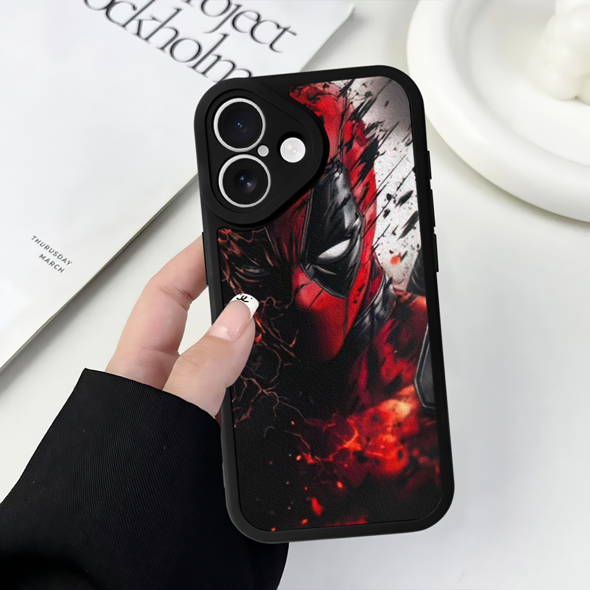 （画像用） Deadpool デッドプール 【iPhone 16シリーズ対応】シリコンスマホケース（レザー調） 材質：シリコン